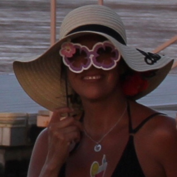 Meet your Posher, Christine - Picture 1 of 1